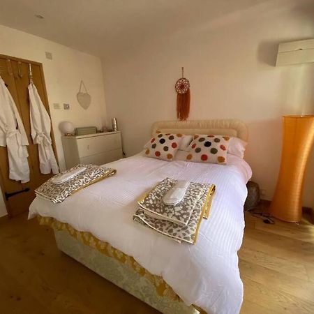 The Retreat, A Relaxing Getaway For Couples Apartment Hambrook Ngoại thất bức ảnh